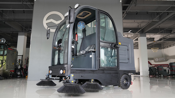  工業(yè)車間的掃地機(jī)好不好用呢？